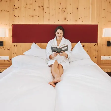 Hotel Superior Schneider Ski-in & Ski-out 4*