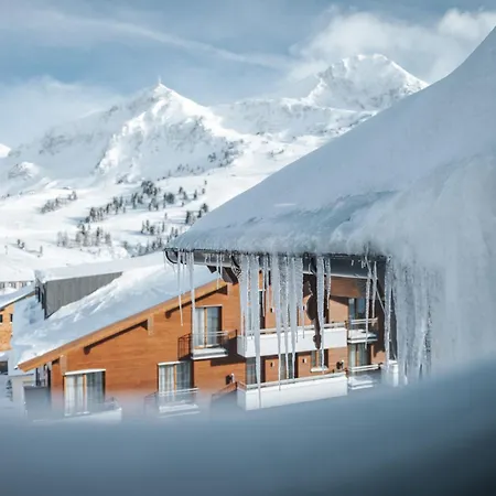 Superior Schneider Ski-in & Ski-out Hotell 4*